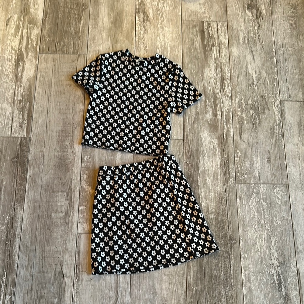 Black and white flower set